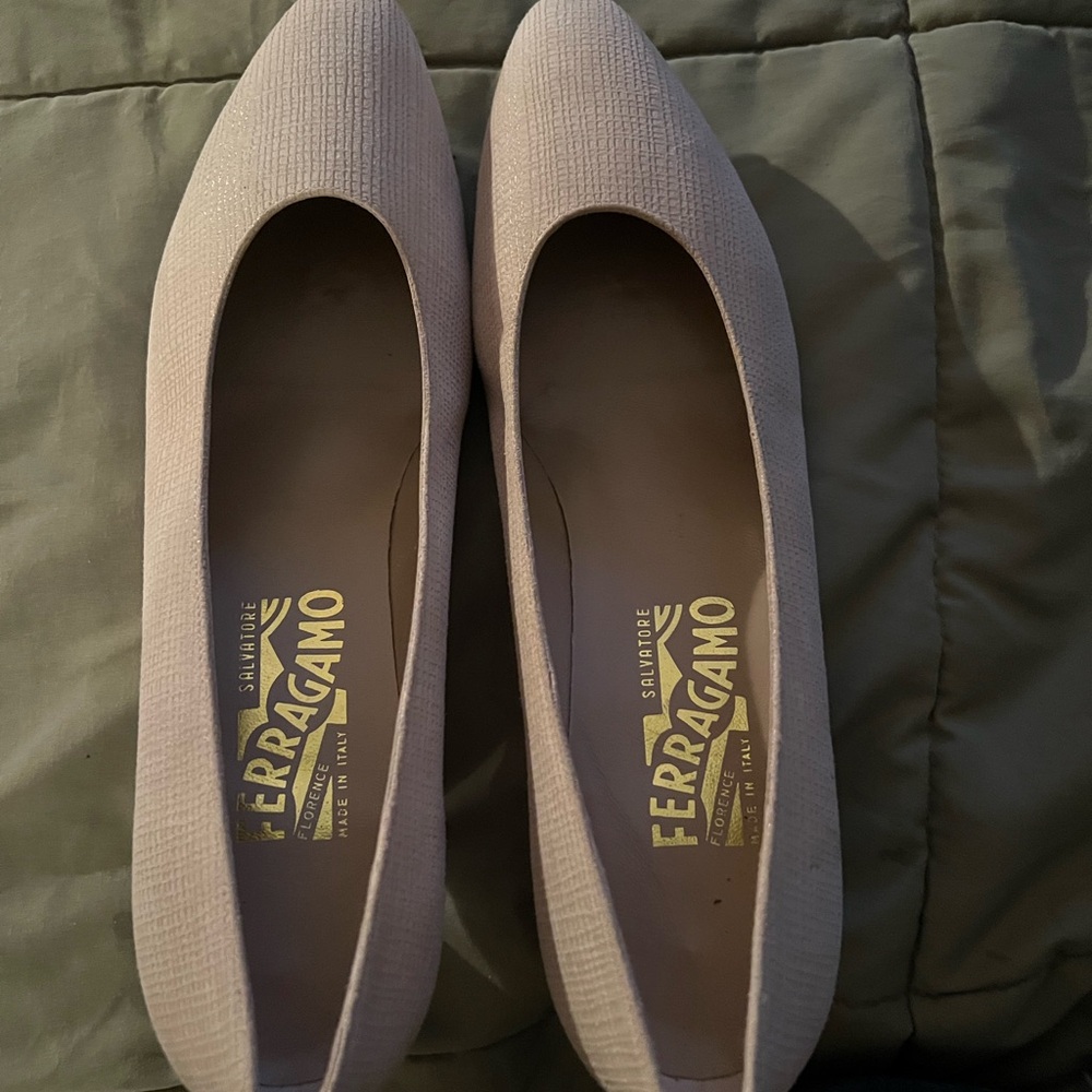 Salvatore Ferragamo Women's Cream Textured Leather Pumps (New w/o box)